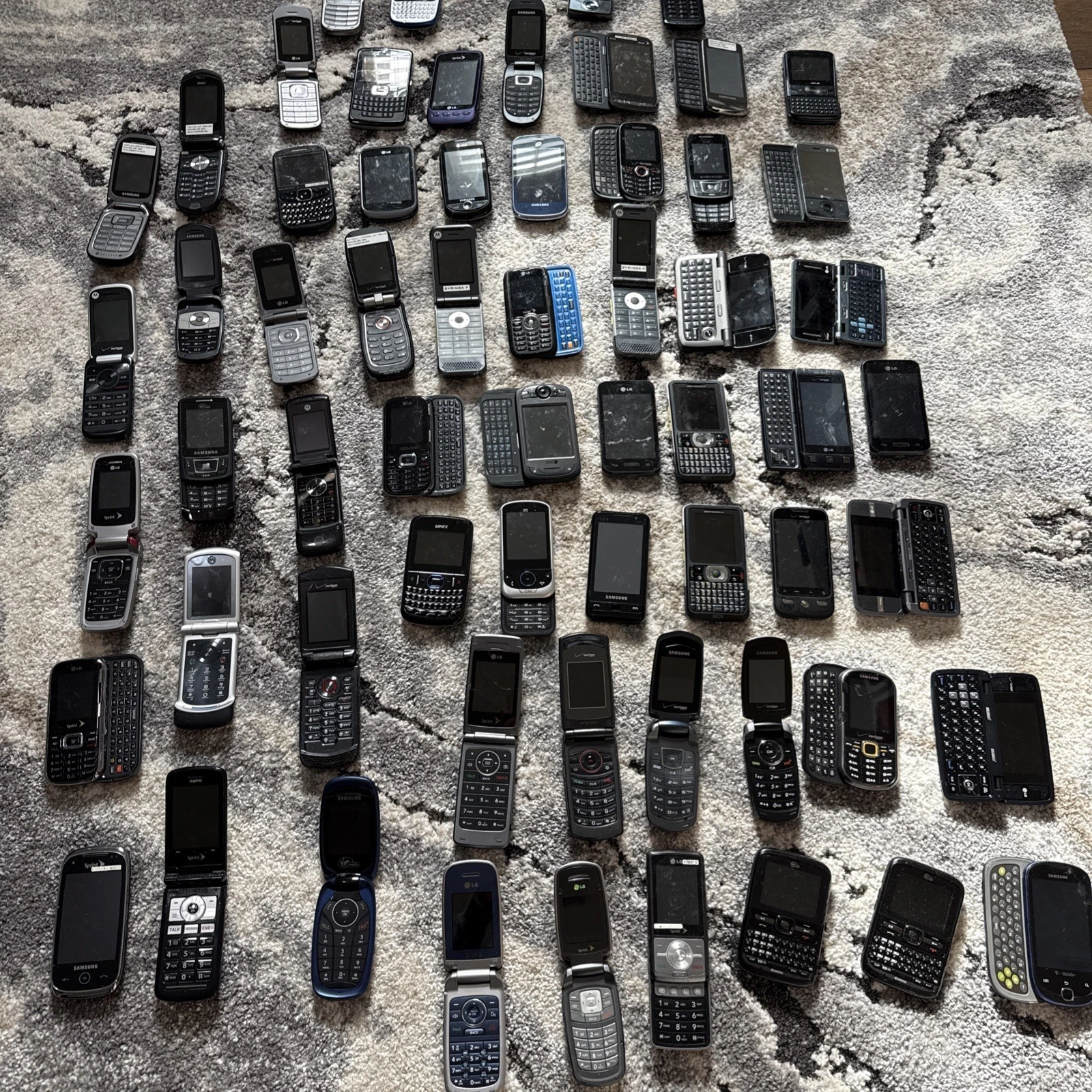 One Random Cell/ Button Phone For Parts Or Scrap || Motorola, Samsung, LG, Nokia